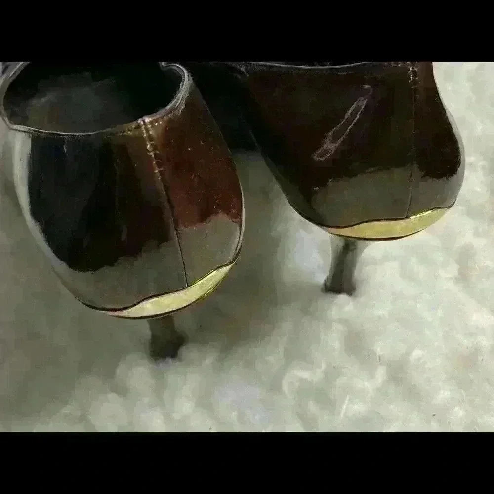 Stuart Weitzman Brown Patent Pumps with Gold Accent - Picture 5 of 9